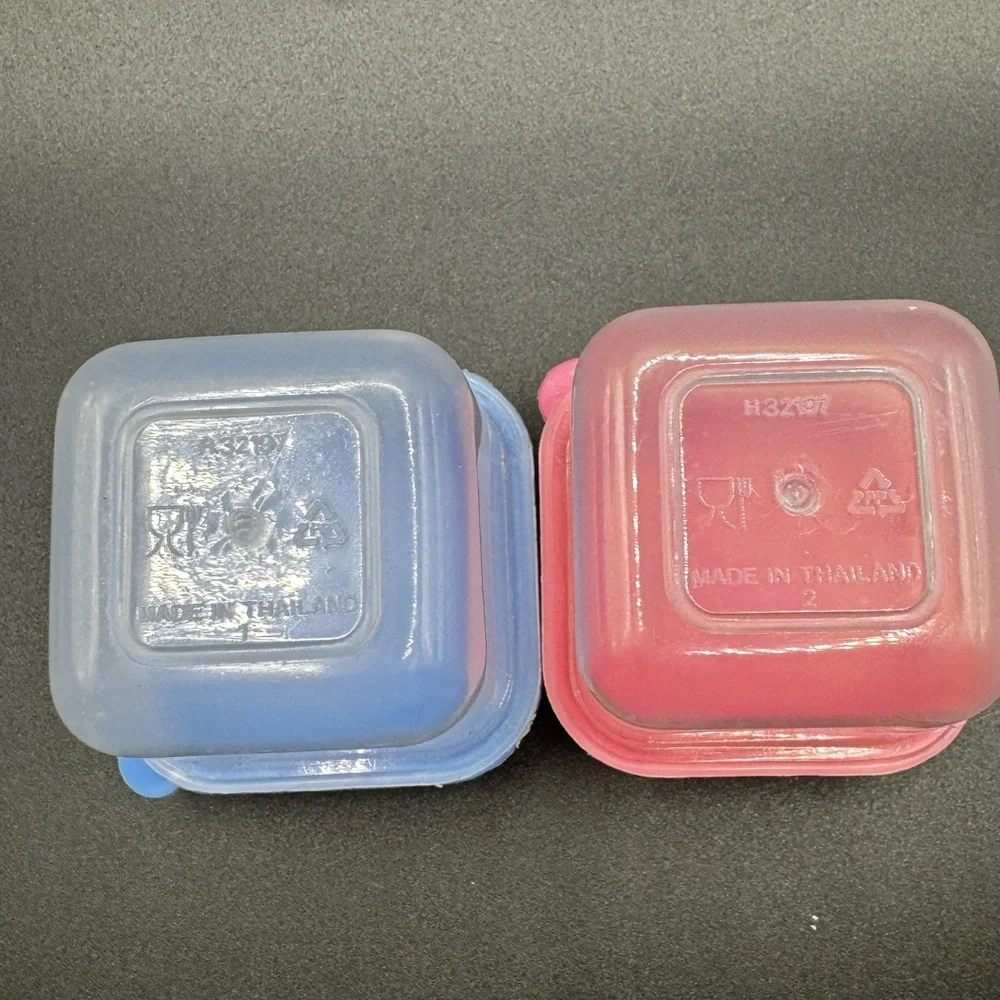 6  Vintage Small Containers With Lids 2 Generic and 4 Tupperware